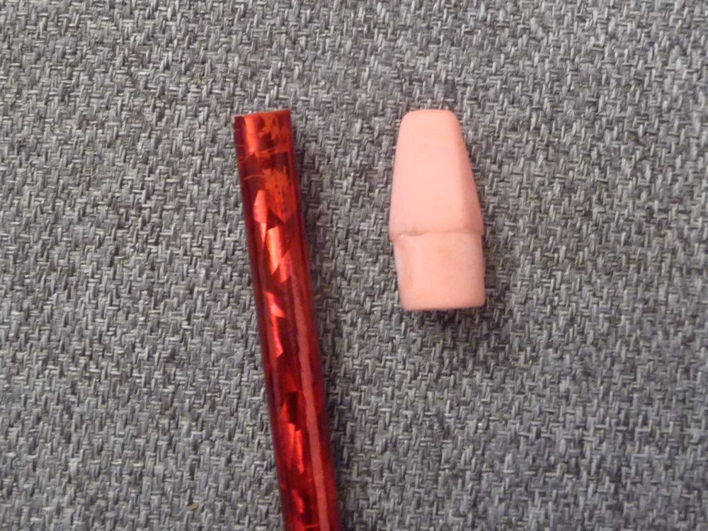 3 Crayons &agrave; Papier- 2 Blanc et 1 Rouge- Neuf Décoration