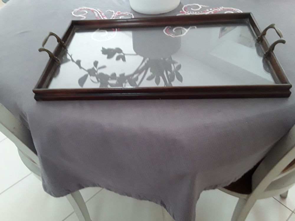 Petite table en bois Meubles