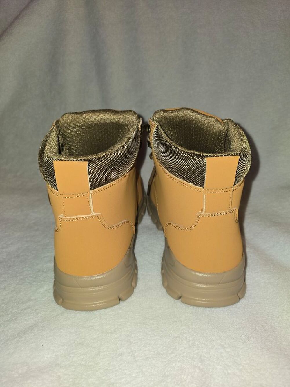 Chaussures de s&eacute;curit&eacute; t42 neuves Chaussures