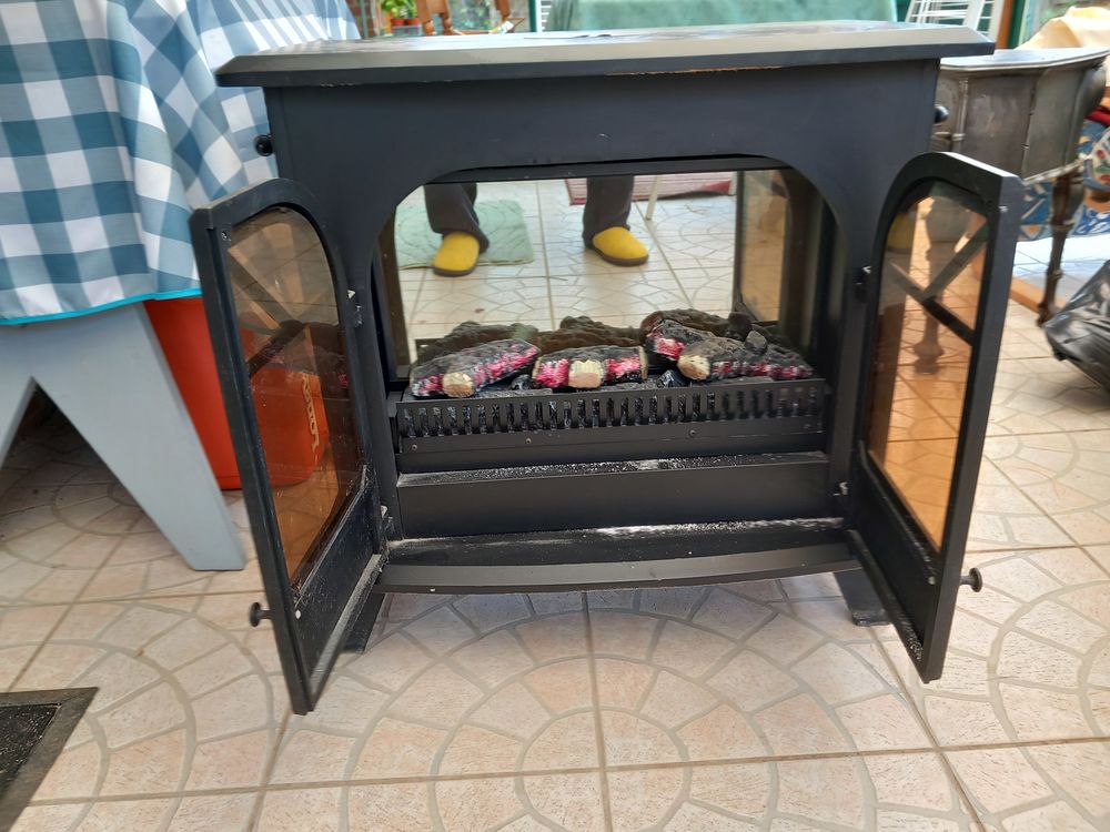 Po&ecirc;le &eacute;lectrique noir imitation flamme 900/1800w Décoration