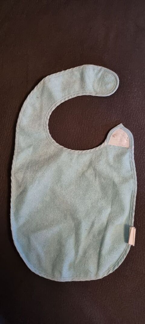 Bavoir vert - Scratch - Kiabi 1 Aix-les-Bains (73)