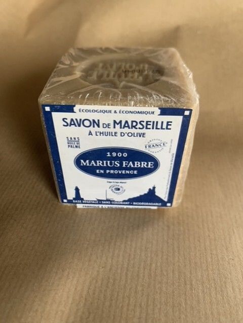 savons cube  huile  d'olive 200g ( lot de  11 savons  ) Saint-Zacharie (83)
