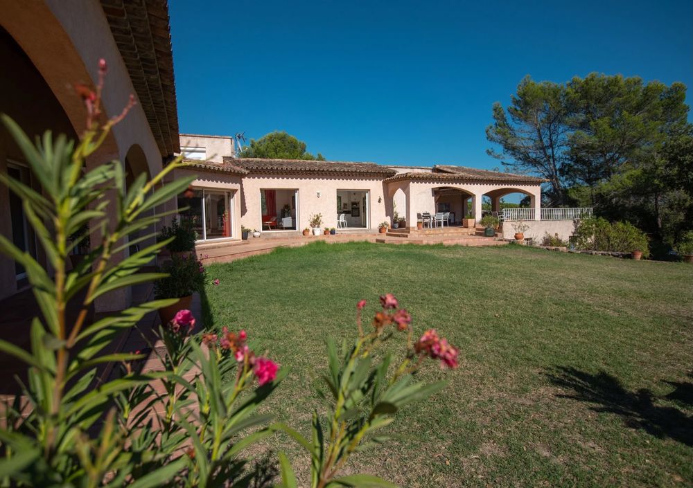 Vente Villa Superbe propriété en Provence au c?ur de la nature Roquebrune-sur-argens