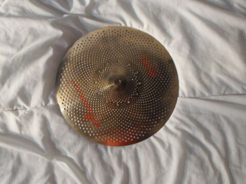 Cymbale acoustique  silencieuse  ARBOREA (de type splash).
35 Paris 19 (75)