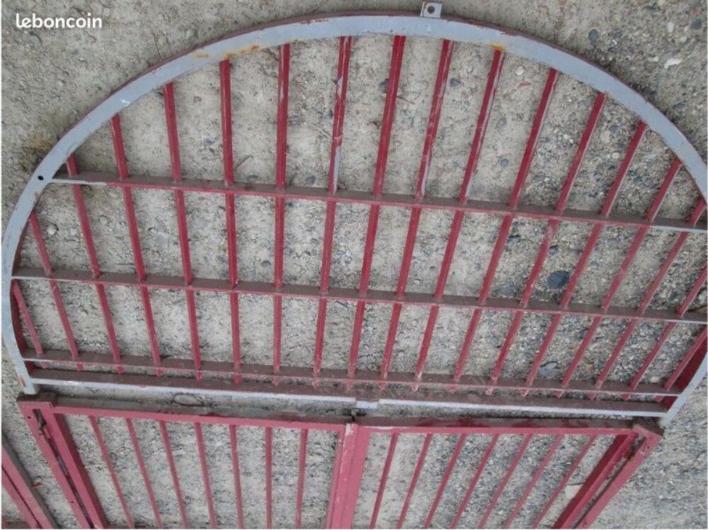 ANCIENS PORTAILS ROUGE lourd avec IMPOSTE (bordeaux) Jardin