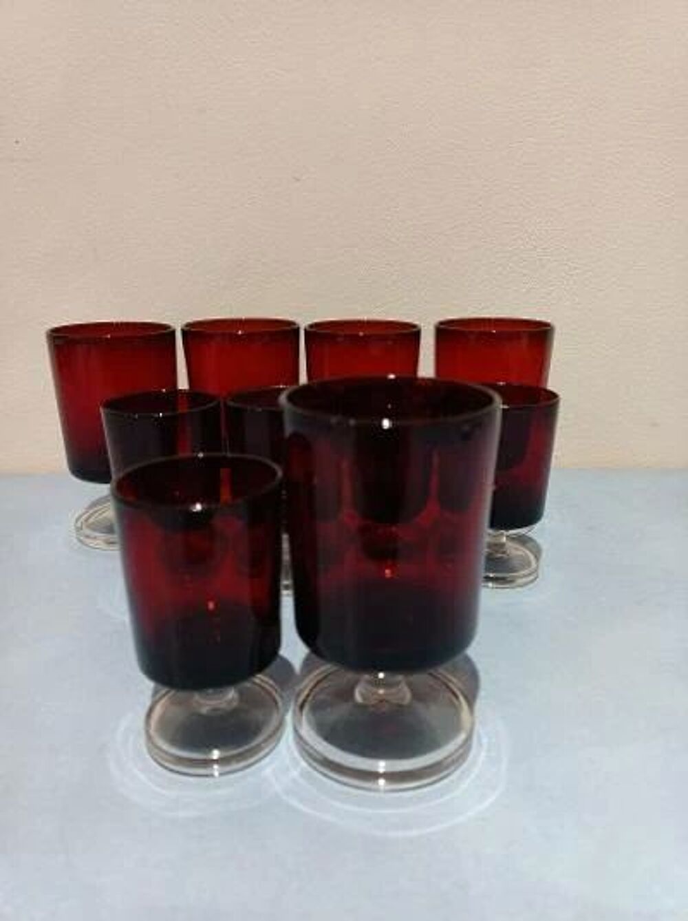 Lot 10 verres vintage rouge rubis ann&eacute;es 70
Tr&egrave;s bon &eacute;tat&middot;Ro Décoration