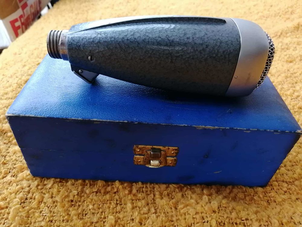 Sennheiser MD21 avec sa bo&icirc;te en bois bleue d'origine Audio et hifi