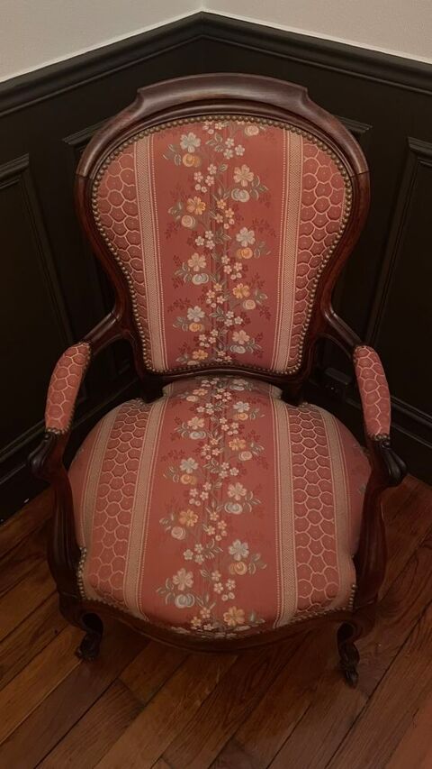 1  Fauteuil de salon bois rev�tement tissu �couen (95)