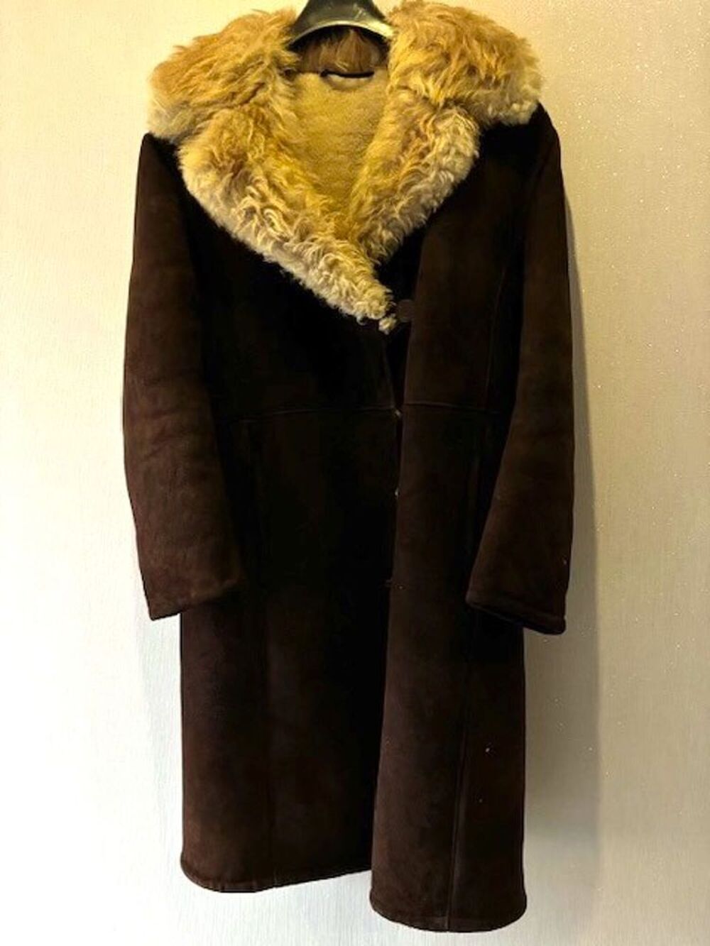 Manteau en peau mouton retourn&eacute; 166 Vêtements