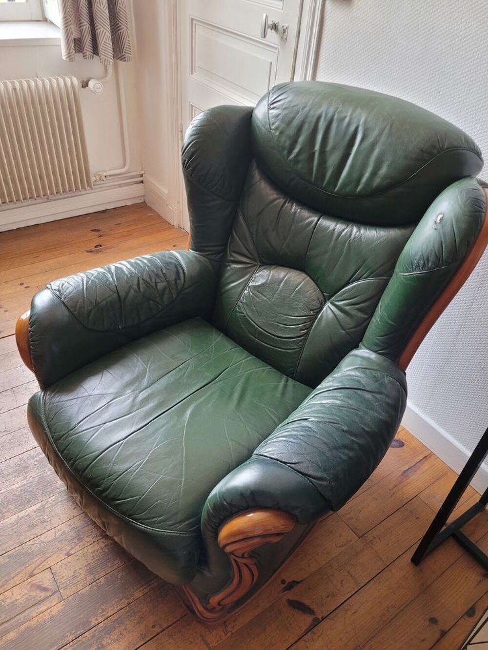 canap&eacute; cuir +fauteuil +pouf Meubles
