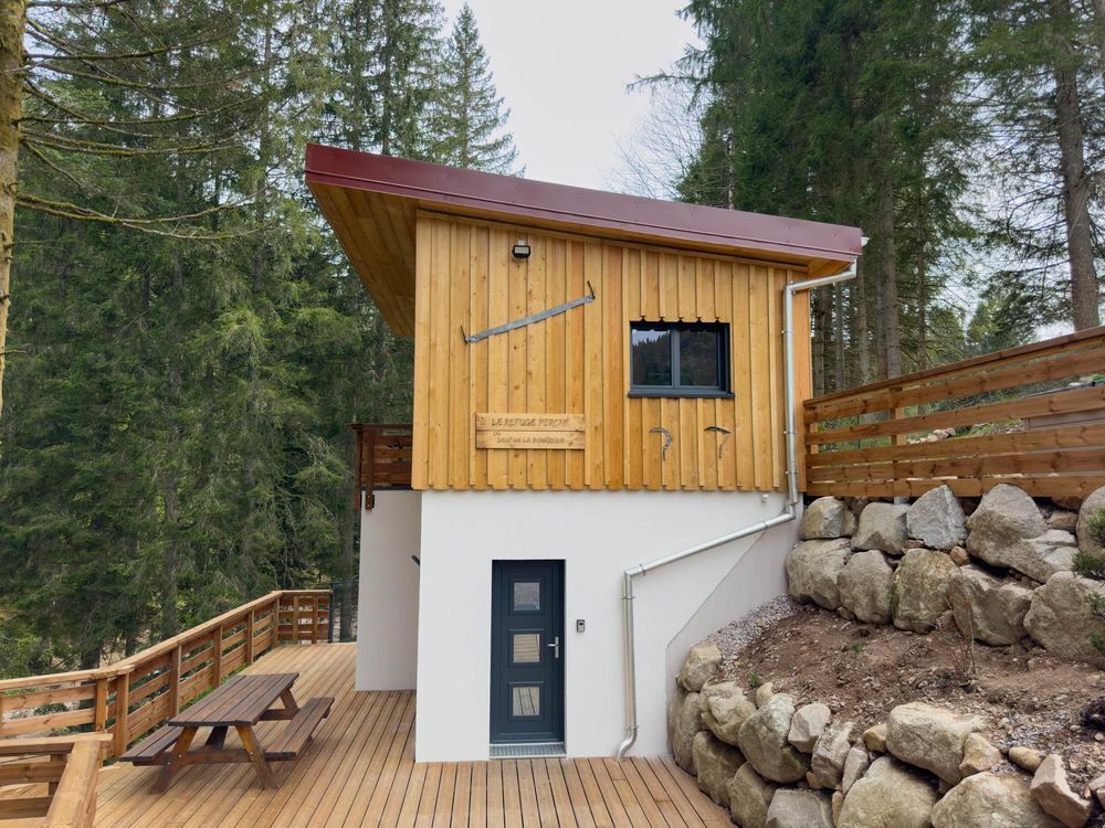  Gte insolite refuge perch SPA Terrain cltur  5000 m2  Lorraine, Grardmer (88400)