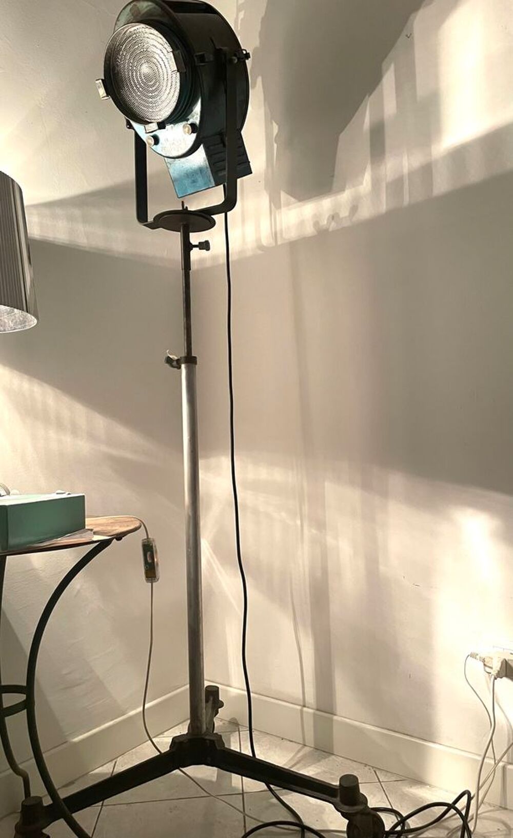 Lampe Vintage 1950 pour Th&eacute;&acirc;tre /Cin&eacute;ma sur tr&eacute;pied roulette Décoration