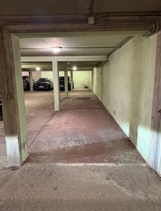  Parking / Garage � louer 10 m� Paris