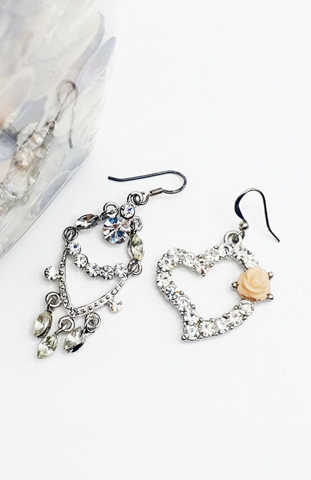 Magnifique paire de boucles d'oreilles strass m&eacute;tal argent&eacute; Bijoux et montres