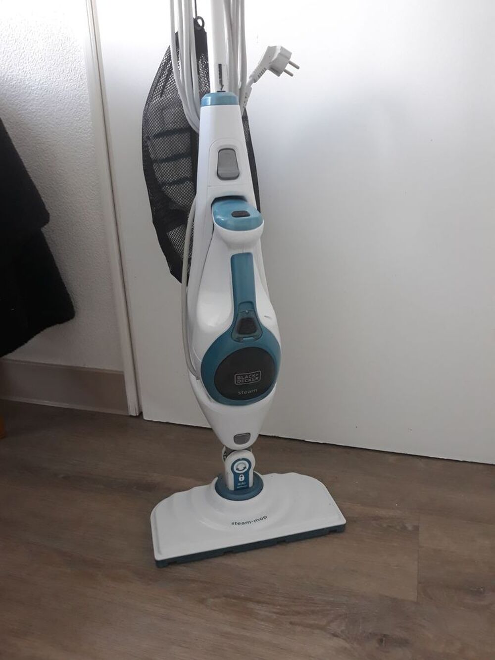 Balai vapeur Black et Decker et ses accessoires Electroménager