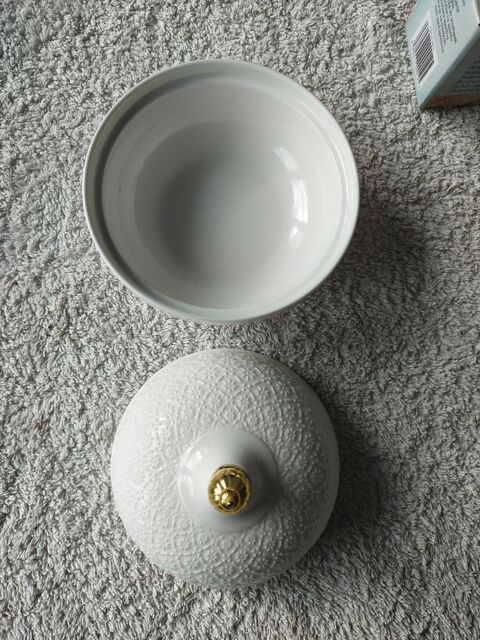 Boite � sucres ou autre + th�i�re 3 Saint-Pierre-en-Faucigny (74)