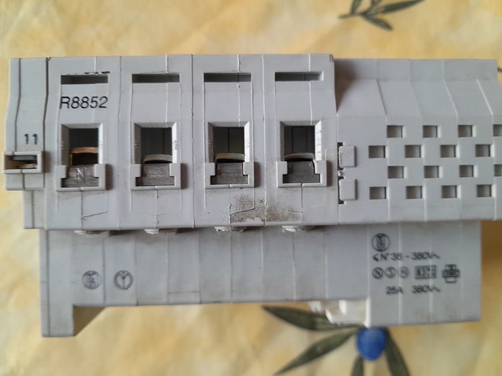 MULTI 9 c 32N Bricolage