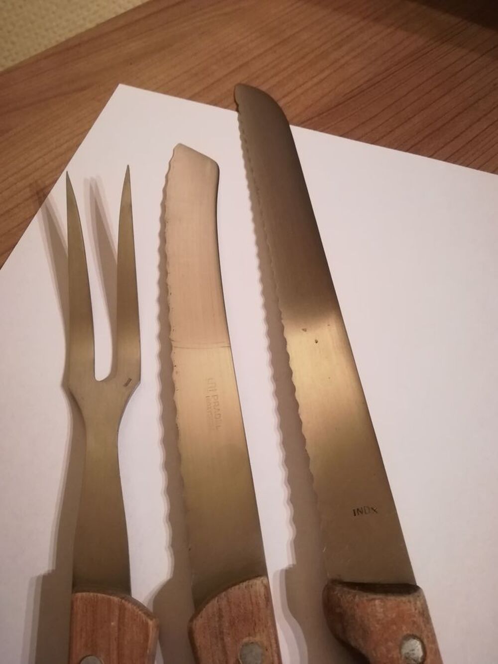 ancien service &agrave; d&eacute;couper et couteau &agrave; pain 
Cuisine