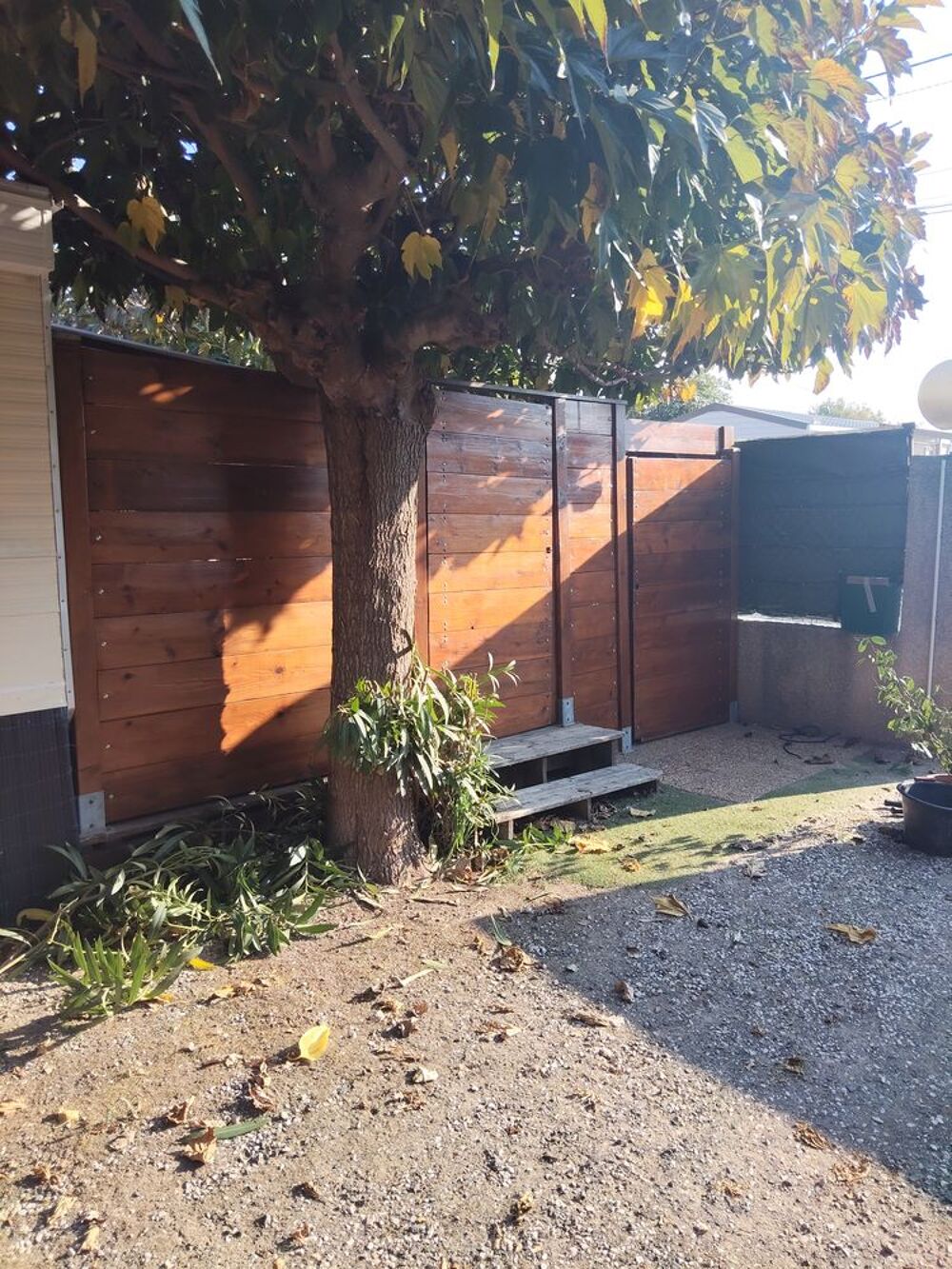 Palissade bois robuste 2 portes. Meubles