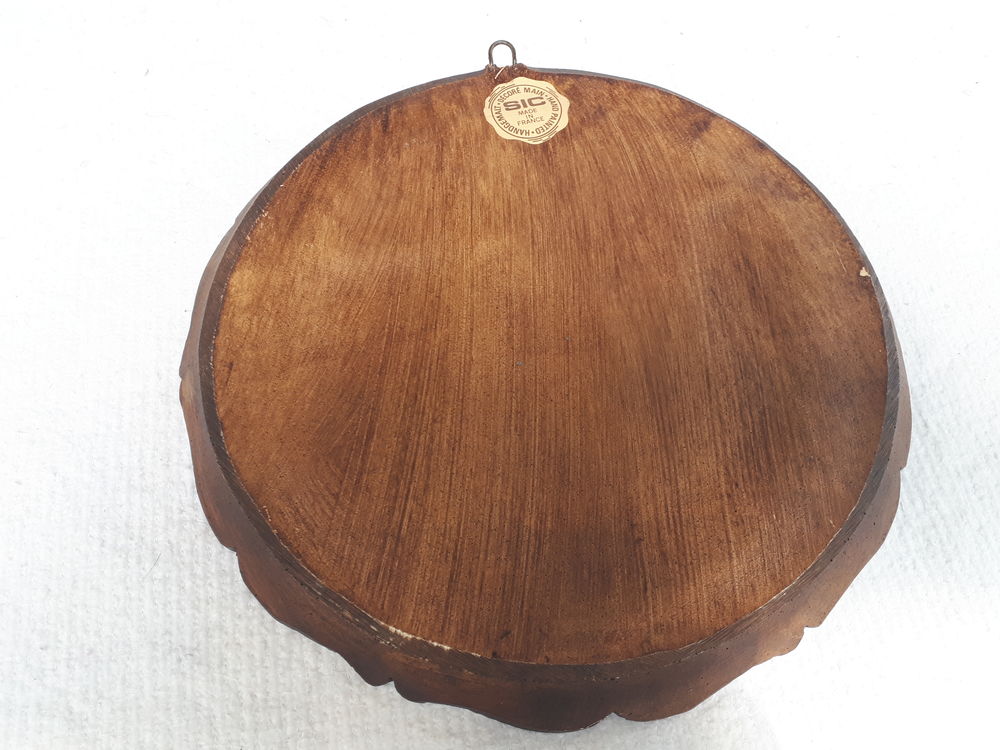 Assiette murale sculpt&eacute;e en bois Décoration