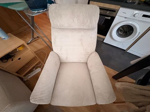 Fauteuil pivotant 360° BUT en velours côtelé beige Romainville (93)