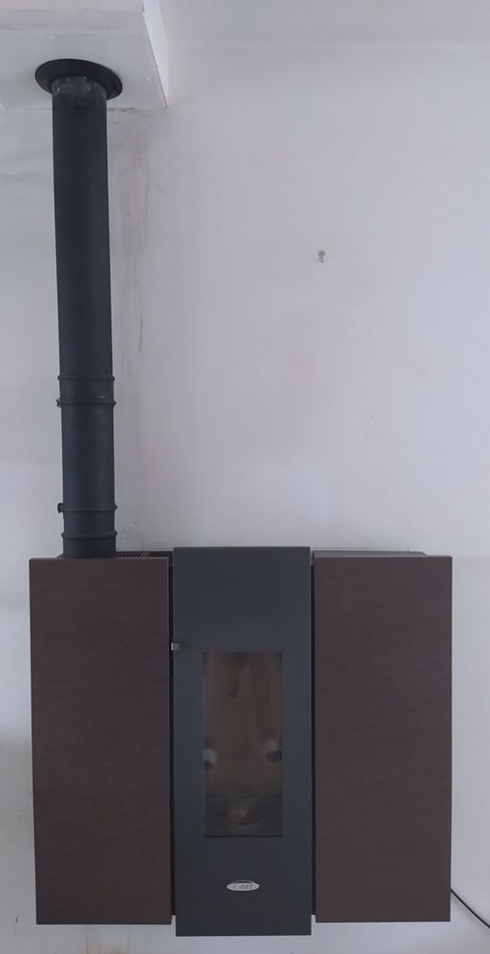 Po&ecirc;le &agrave; granul&eacute; de marque CADEL Electroménager