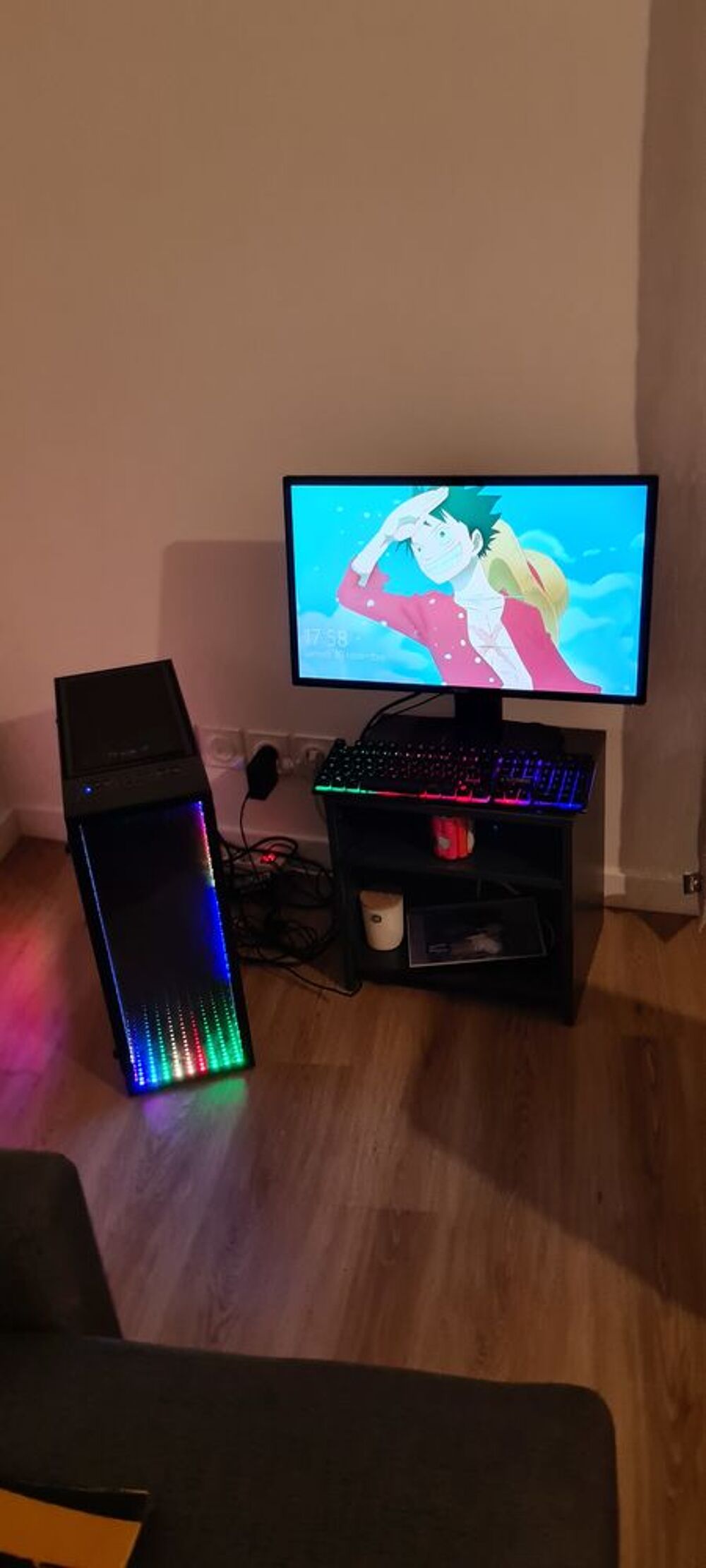 PC Gaming tr&egrave;s bonne &eacute;tat &eacute;cran plus color&eacute;es plus clavier Matériel informatique
