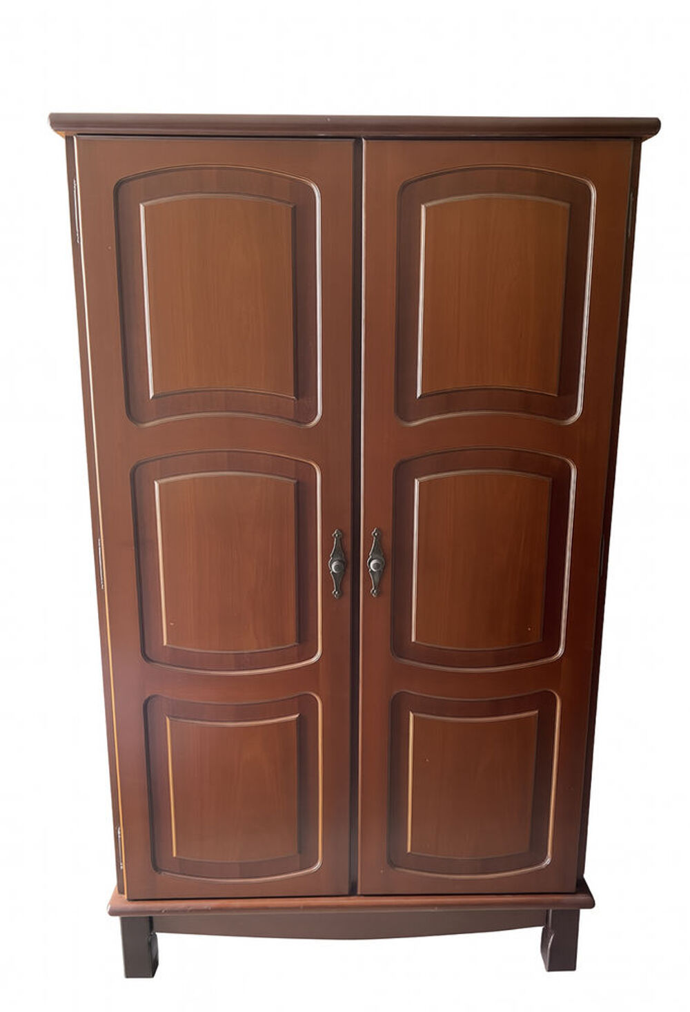 Armoire en bois massif ? style classique Meubles