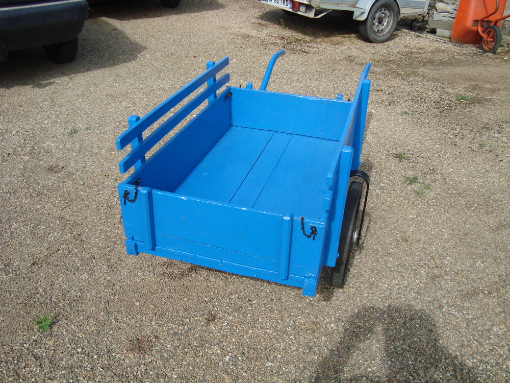 CARRIOLE A BRAS POUR DECO OU AUTRE 