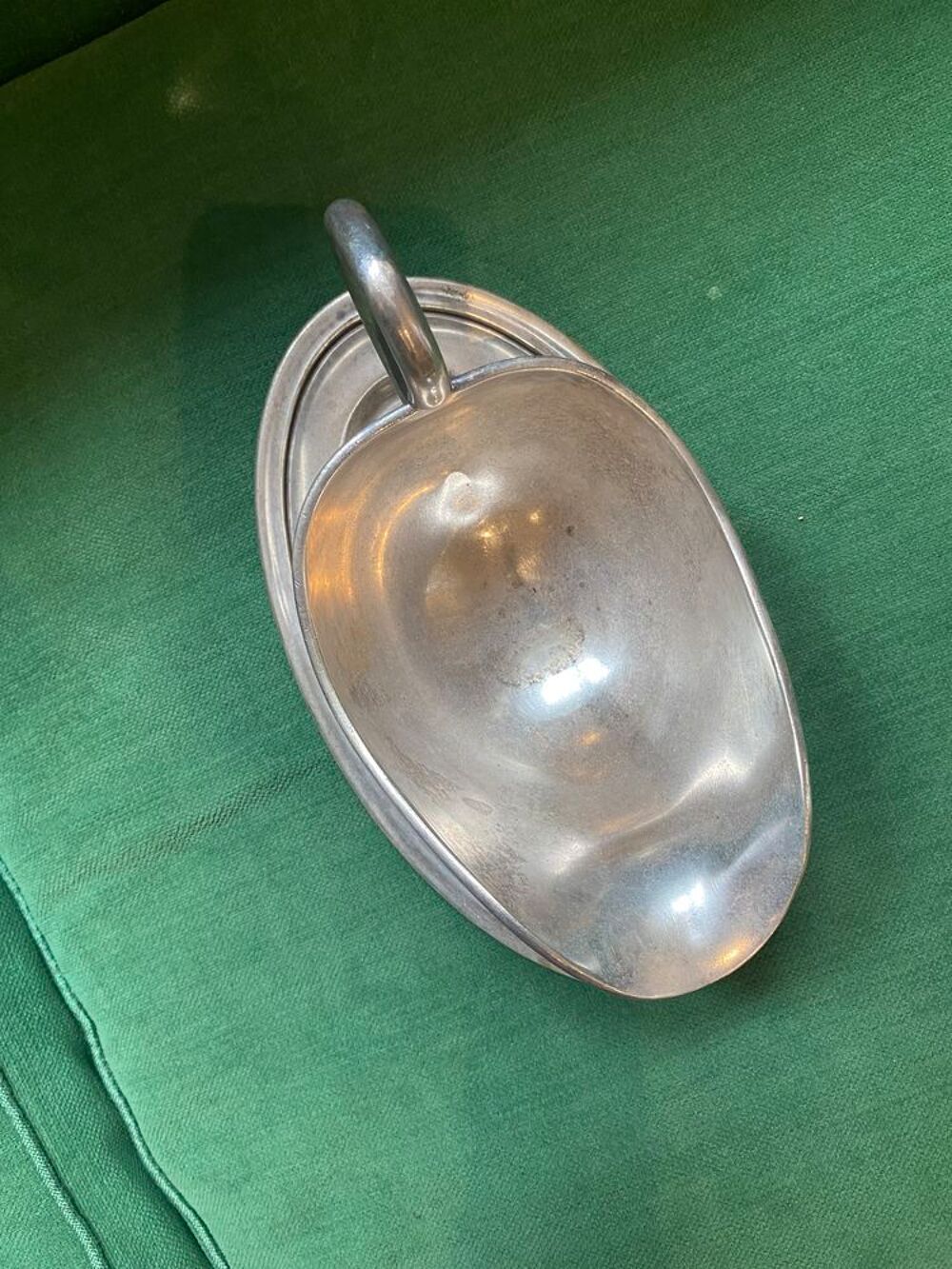 Sauci&egrave;re avec assiette int&eacute;gr&eacute;e 