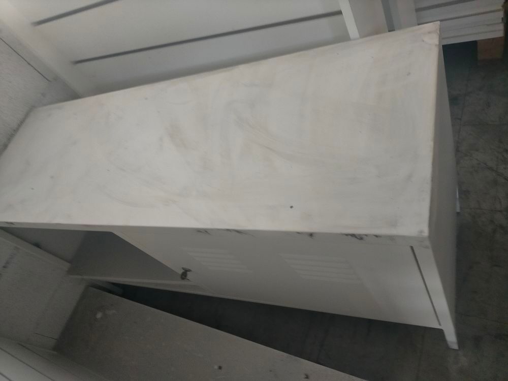  lot de materiel pour installation boutique
faire OFFRE Meubles