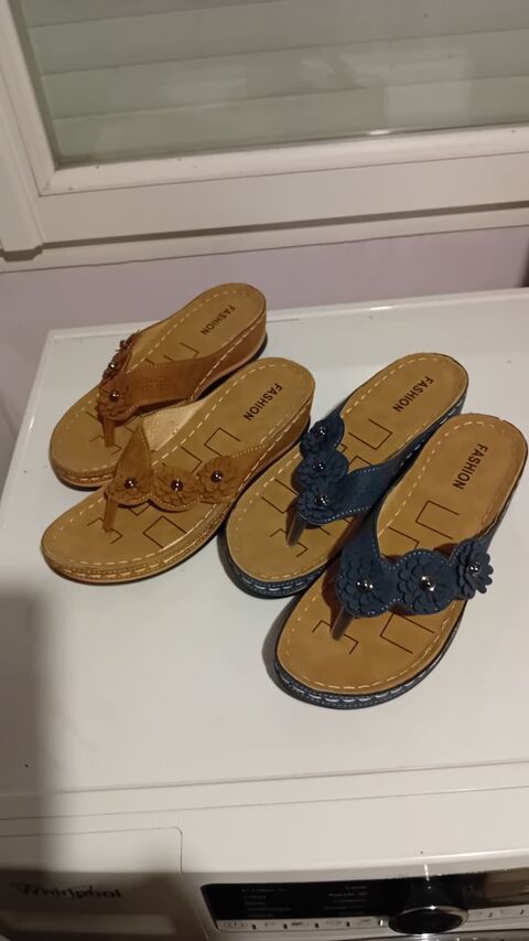 Tr�s jolies sandalettes neuves, taille 39 25 Attignat (01)