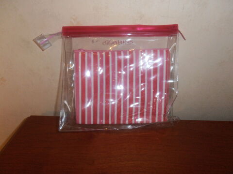 Double trousse Clarins (39) 6 Tours (37)