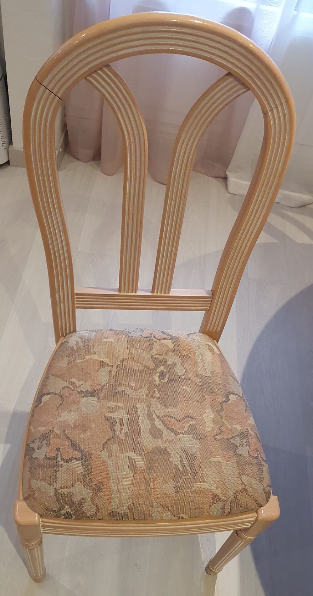 Salle &agrave; manger compl&egrave;te en H&ecirc;tre Rose Meubles