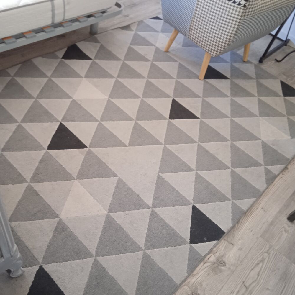 Grand tapis motifs g&eacute;om&eacute;triques triangles 160*229 Décoration