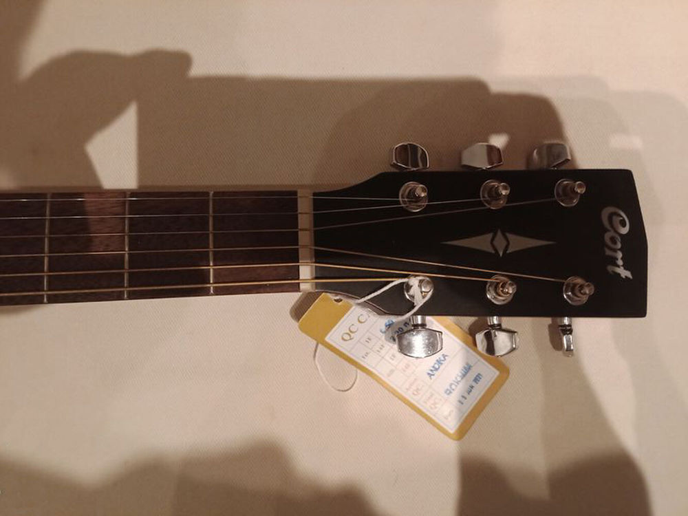Guitare &eacute;lectro acoustique gaucher Cort Instruments de musique