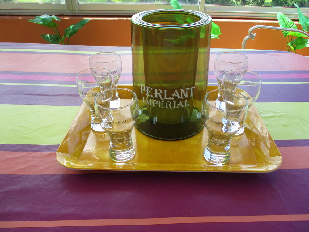 Lot seau et 12 verres " PERLANT IMPERIAL" vin p&eacute;tillant. Décoration