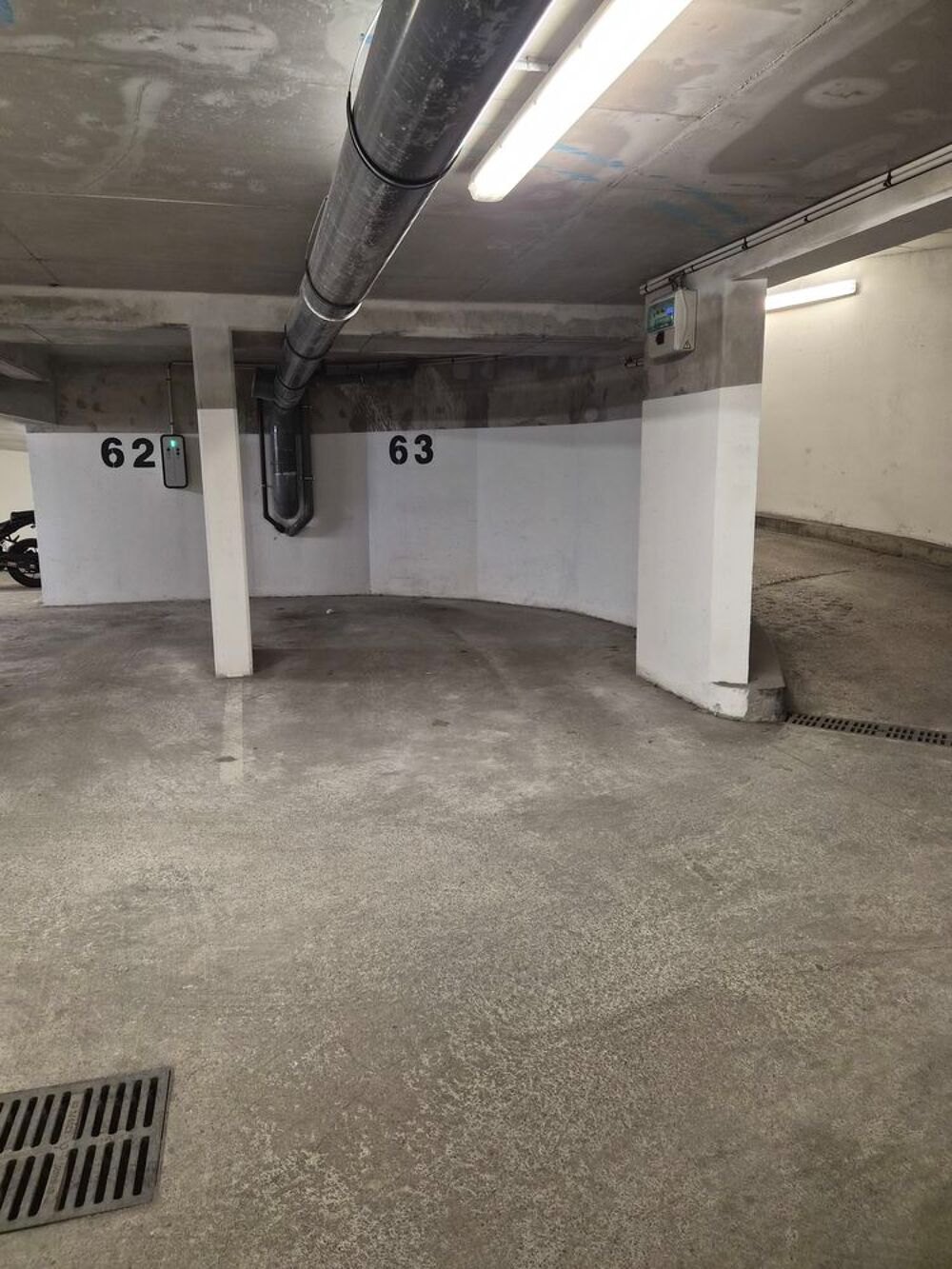 Location Parking/Garage Place de parking sécurisée ? accès badge ? vidéosurveillance Clichy