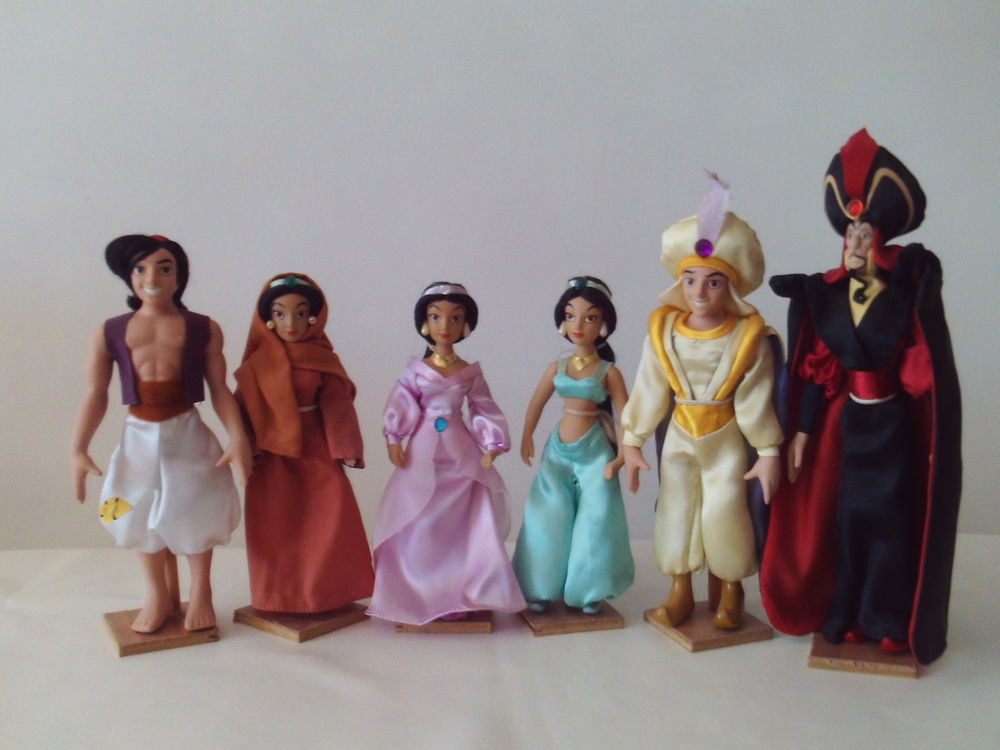 Poup&eacute;es Princesses Disney en porcelaine. 