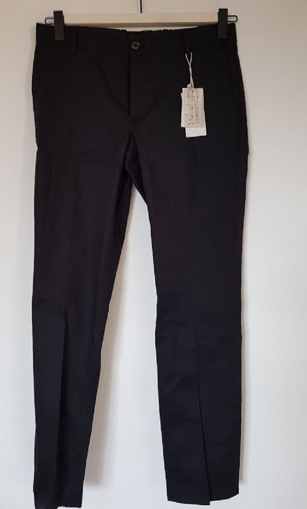 Pantalon noir slim fit, neuf, coton &eacute;cologique
Vêtements
