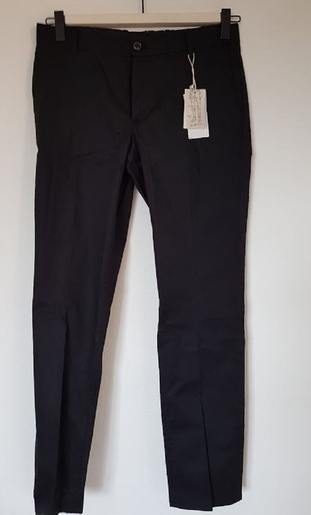 Pantalon noir slim fit, neuf, coton &eacute;cologique
Vtements