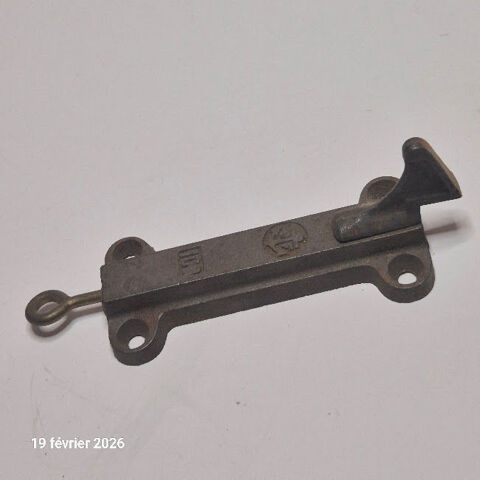 Ancien loqueteau de persienne, volet, porte, en fonte et à c 15 Saumur (49)