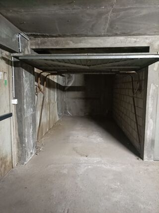 Parking / Garage  vendre 12 m
