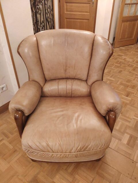 Lot de 2 fauteuils cuir beige et bois bon tat 100 Bourges (18)