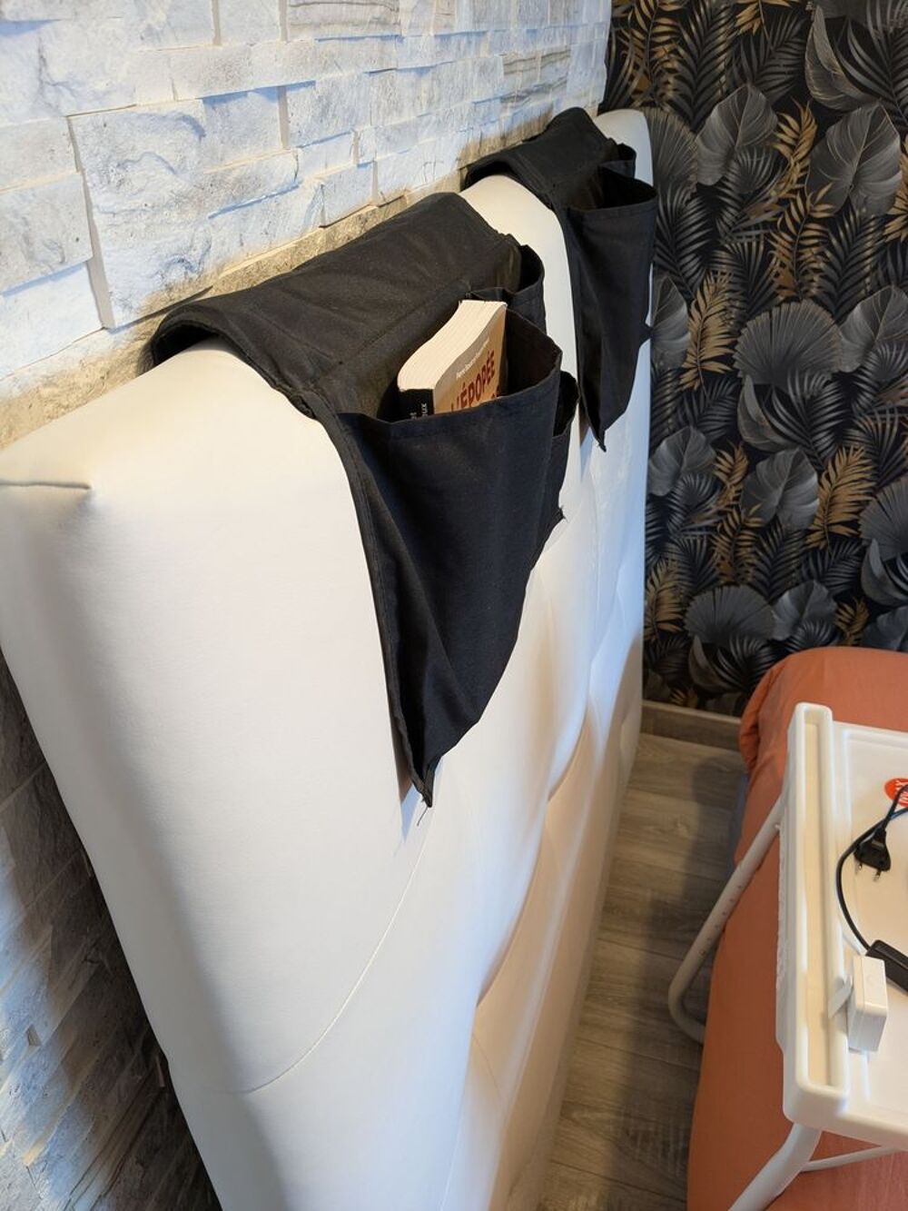 T&ecirc;te lit capitonn&eacute;e couleur blanc pour lit 140cms Meubles