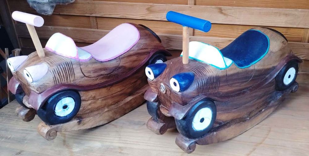 Voitures &agrave; bascule Pi&egrave;ces uniques taill&eacute;es dans du bois 
Jeux / jouets