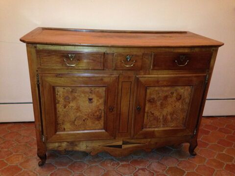 buffet ou vaisselier ancien 300 La Cadire-d'Azur (83)