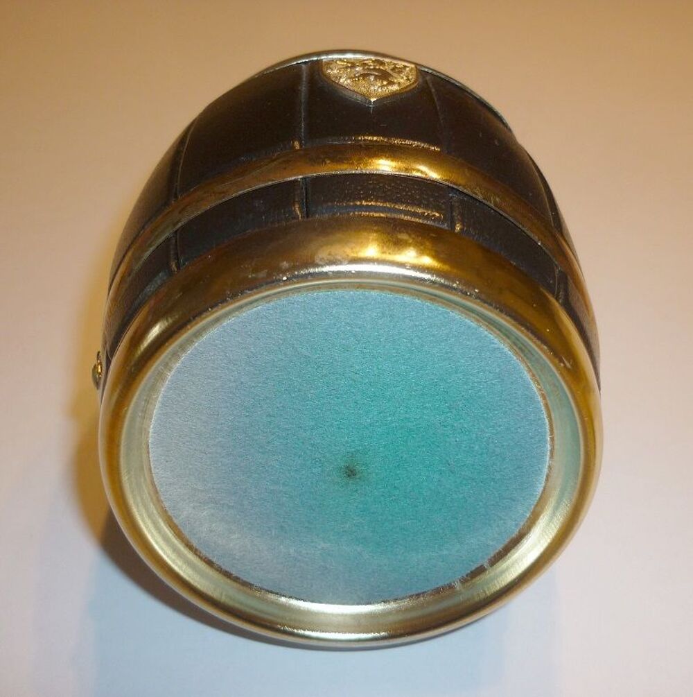 DISTRIBUTEUR porte CIGARETTES forme tonneau (Ann&eacute;es 60/70) Décoration