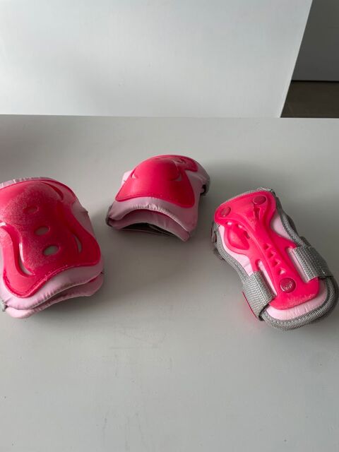 Pack complet rollers enfant rose ( 30-33) pr�t �   rouler on Castelnau-d'Estr�tefonds (31)