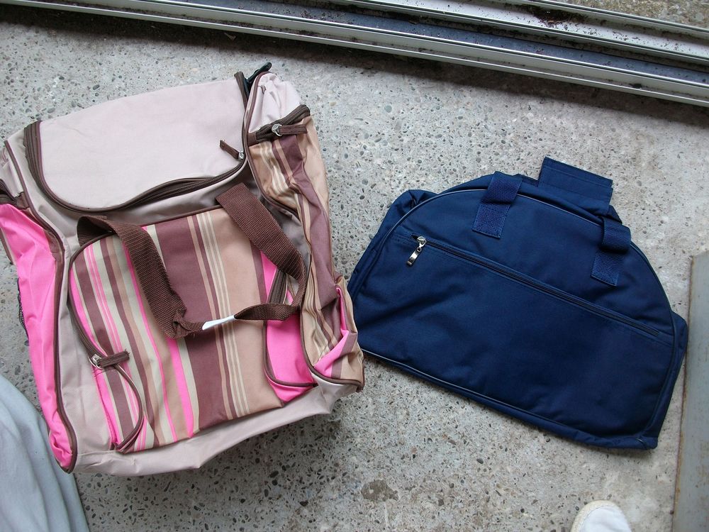 Sacs Shopping et Bagages &agrave; MAINS -Neufs Maroquinerie